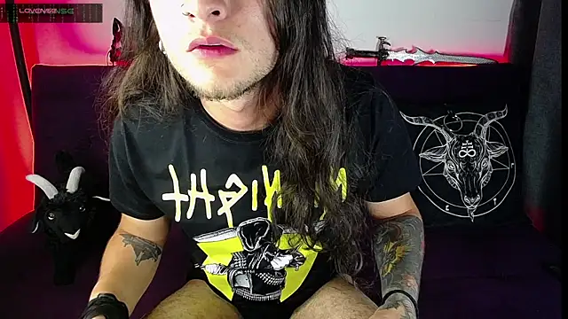 Snapshot of blckwolf_6 chatting on 02-13-25, 02:34 blckwolf 6 online show from 02-13-25, 02:34