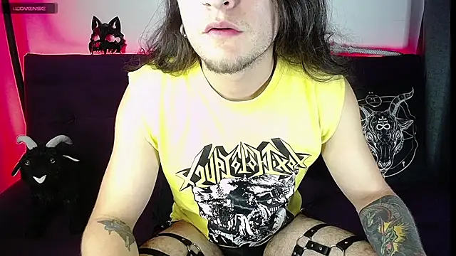 Snapshot of blckwolf_6 chatting on 02-18-25, 08:25 blckwolf 6 online show from 02-18-25, 08:25