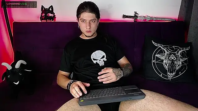 Snapshot of blckwolf_6 chatting on 02-24-25, 08:03 blckwolf 6 online show from 02-24-25, 08:03