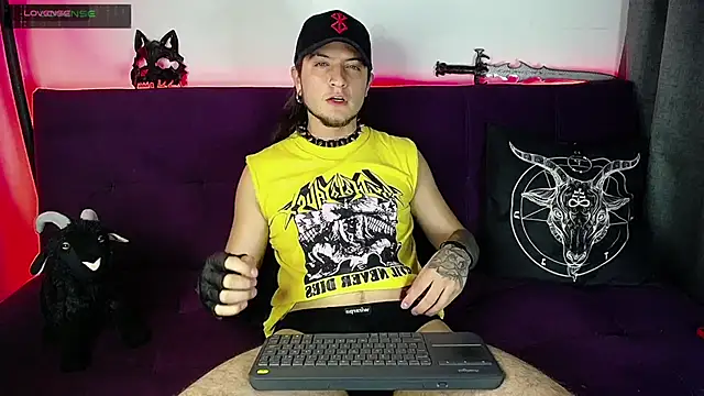 Snapshot of blckwolf_6 chatting on 03-04-25, 11:11 blckwolf 6 online show from 03-04-25, 11:11
