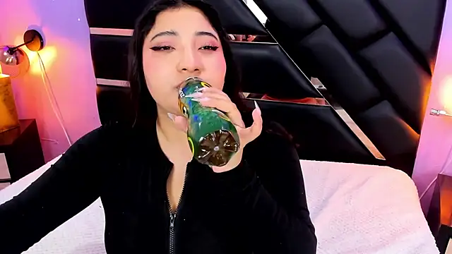 Snapshot of Emma_monserrat chatting on 07-15-26, 11:26 Emma monserrat online show from 07-15-26, 11:26