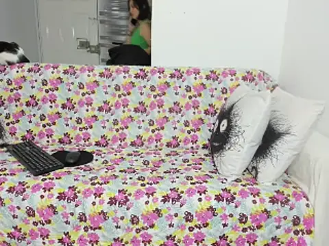 Snapshot of Emma_Jnes chatting on 02-12-25, 10:15 Emma Jnes online show from 02-12-25, 10:15