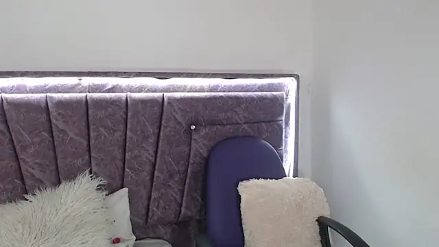 Penelope Fox14 online show from 09-17-25, 12:51