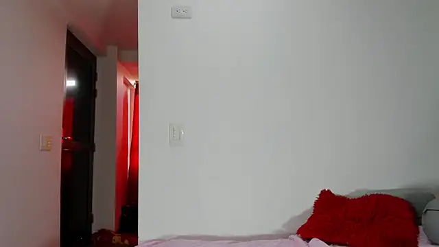 Snapshot of veronica_sinner_ chatting on 10-30-25, 04:30 veronica sinner online show from 10-30-25, 04:30