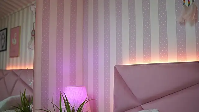 Snapshot of SabrinaHope chatting on 03-23-25, 12:36 SabrinaHope online show from 03-23-25, 12:36