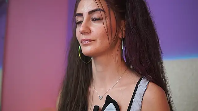 Snapshot of SabrinaHope chatting on 09-17-25, 08:43 SabrinaHope online show from 09-17-25, 08:43