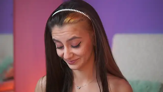 Snapshot of SabrinaHope chatting on 11-13-25, 10:19 SabrinaHope online show from 11-13-25, 10:19