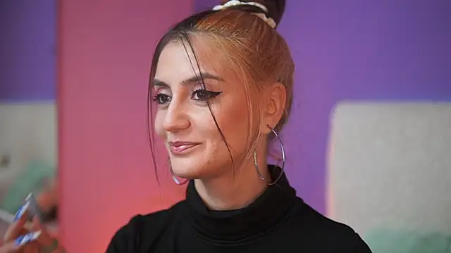 Snapshot of SabrinaHope chatting on 11-14-25, 08:07 SabrinaHope online show from 11-14-25, 08:07