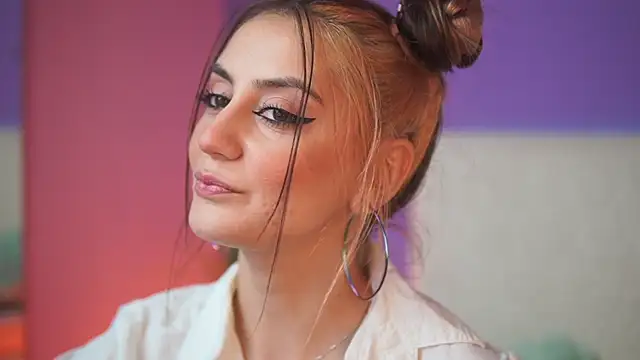 Snapshot of SabrinaHope chatting on 11-17-25, 07:30 SabrinaHope online show from 11-17-25, 07:30