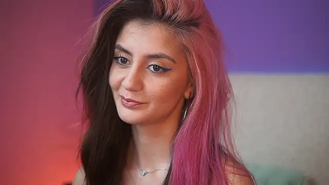 Snapshot of SabrinaHope chatting on 12-15-25, 08:24 SabrinaHope online show from 12-15-25, 08:24