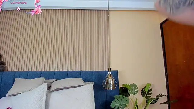 Snapshot of kathecute__ chatting on 11-21-25, 01:37 kathecute online show from 11-21-25, 01:37