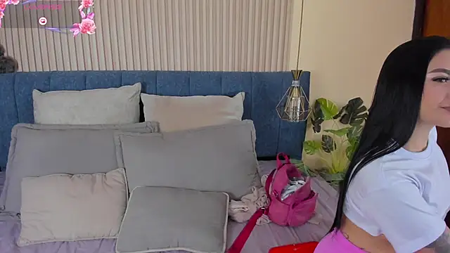 Snapshot of kathecute__ chatting on 12-16-25, 01:32 kathecute online show from 12-16-25, 01:32