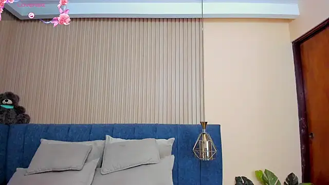 Snapshot of kathecute__ chatting on 12-21-25, 01:35 kathecute online show from 12-21-25, 01:35