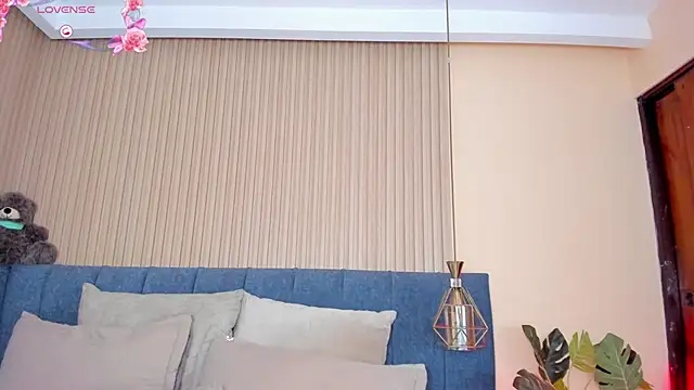 Snapshot of kathecute__ chatting on 02-15-26, 12:14 kathecute online show from 02-15-26, 12:14