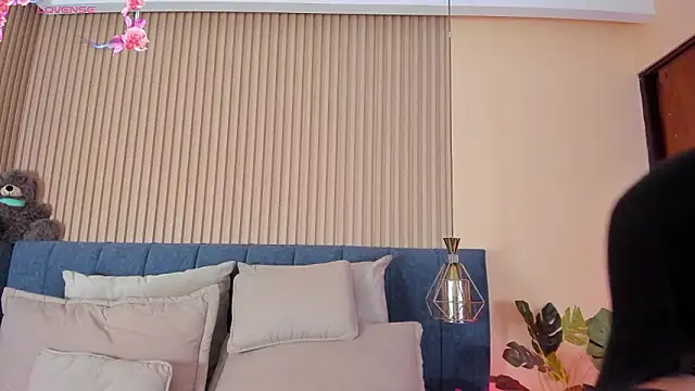 Snapshot of kathecute__ chatting on 02-18-26, 01:45 kathecute online show from 02-18-26, 01:45