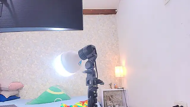 nicol f online show from 10-31-25, 07:15