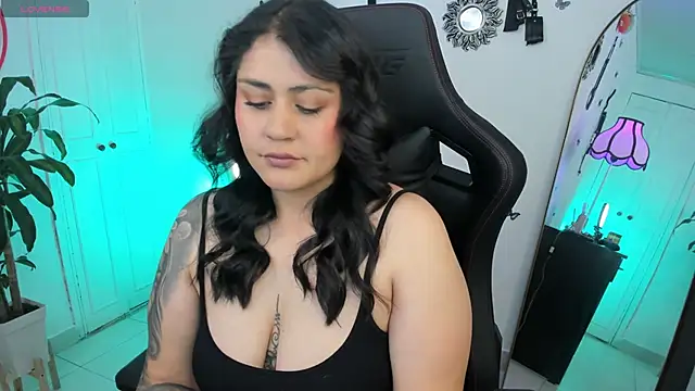 Snapshot of GretaX-X chatting on 09-30-25, 12:04 GretaX-X online show from 09-30-25, 12:04