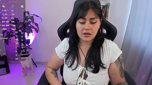 Snapshot of GretaX-X chatting on 10-30-25, 09:26 GretaX-X online show from 10-30-25, 09:26