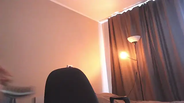 Snapshot of SarahSweetie chatting on 05-16-26, 10:01 SarahSweetie online show from 05-16-26, 10:01