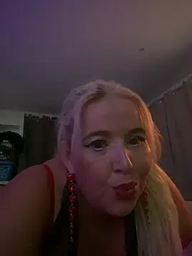 Snapshot of kelly__kiss71 chatting on 07-21-26, 04:09 kelly kiss71 online show from 07-21-26, 04:09