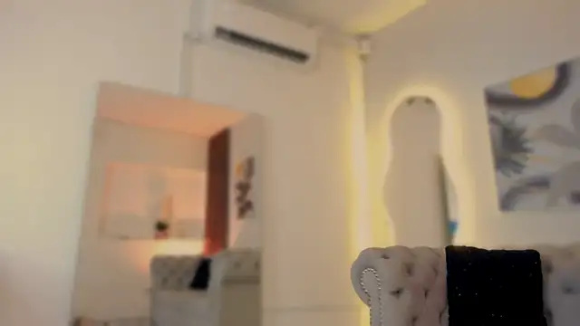 Isa Little Star online show from 10-25-25, 09:20