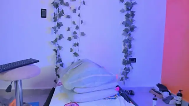 Snapshot of Cataleya19__ chatting on 02-18-26, 09:16 Cataleya19 online show from 02-18-26, 09:16