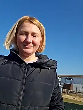 Snapshot of -Schweppes- chatting on 02-24-25, 10:15 -Schweppes- online show from 02-24-25, 10:15