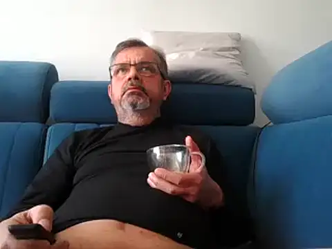 axecoman60 online show from 02-16-25, 11:27