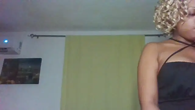 Snapshot of thekelliecapri chatting on 07-03-26, 06:31 thekelliecapri online show from 07-03-26, 06:31