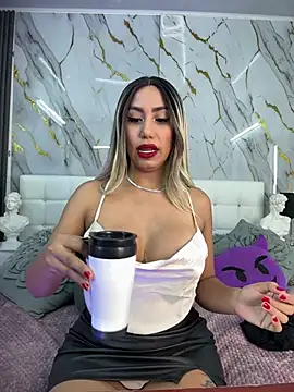 Snapshot of EmilyLeah_ chatting on 03-07-25, 02:23 EmilyLeah online show from 03-07-25, 02:23