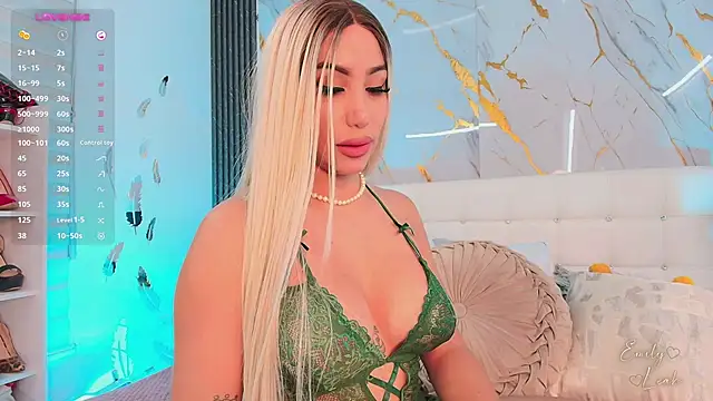 Snapshot of EmilyLeah_ chatting on 03-10-26, 02:44 EmilyLeah online show from 03-10-26, 02:44