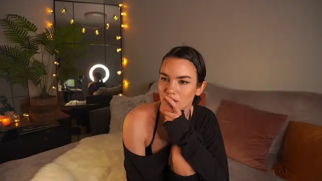 Heidi11 online show from 10-19-25, 07:47