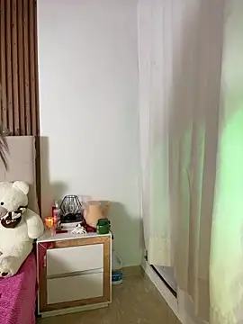 Snapshot of littlemelodi18 chatting on 06-05-26, 10:26 littlemelodi18 online show from 06-05-26, 10:26