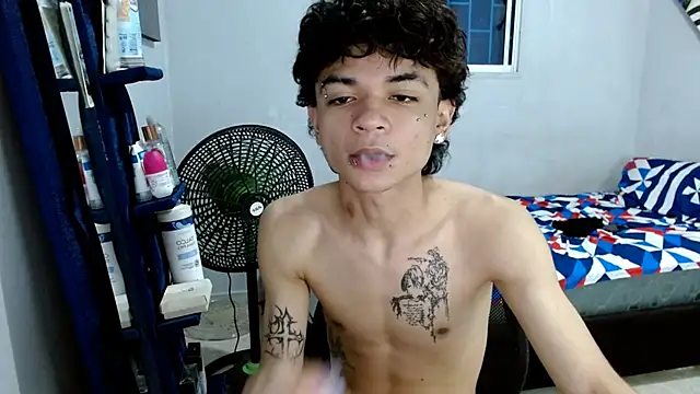 Snapshot of Lovebeng_ chatting on 01-20-25, 06:10 Lovebeng online show from 01-20-25, 06:10