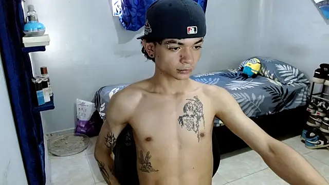 Snapshot of Lovebeng_ chatting on 01-31-25, 01:02 Lovebeng online show from 01-31-25, 01:02