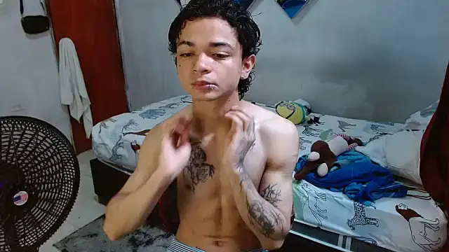 Snapshot of Lovebeng_ chatting on 11-06-25, 06:09 Lovebeng online show from 11-06-25, 06:09