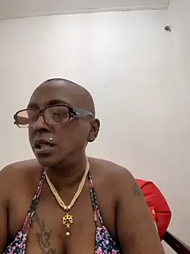 Snapshot of mamakarma1403 chatting on 06-12-26, 03:27 mamakarma1403 online show from 06-12-26, 03:27