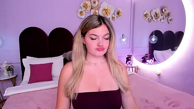 ZaraBloom online show from 10-20-25, 03:23