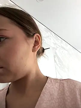 AliceBrayan online show from 09-27-25, 05:12