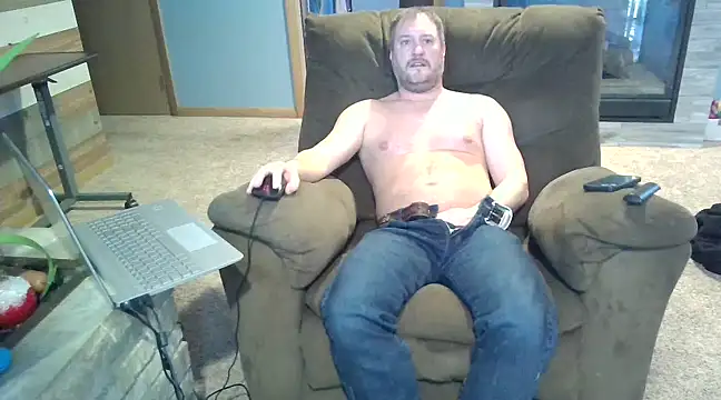 Snapshot of Bretto18 chatting on 01-09-25, 08:44 Bretto18 online show from 01-09-25, 08:44