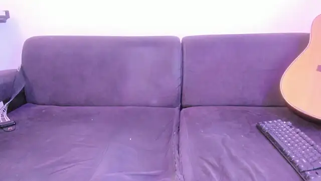 Henrikk senn online show from 06-17-26, 02:03