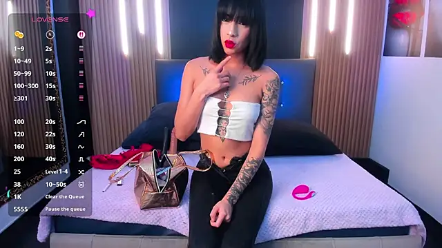 Snapshot of Venus_medussa chatting on 11-13-25, 02:54 Venus medussa online show from 11-13-25, 02:54