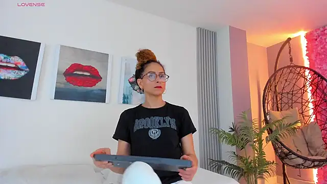 Angela donnato online show from 02-28-25, 03:15