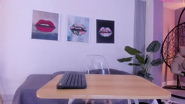 Angela donnato online show from 12-23-25, 03:37