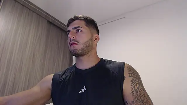 Snapshot of thomas_gun chatting on 12-05-24, 06:10 thomas gun online show from 12-05-24, 06:10