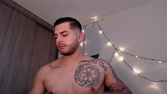 Snapshot of thomas_gun chatting on 12-23-24, 03:33 thomas gun online show from 12-23-24, 03:33