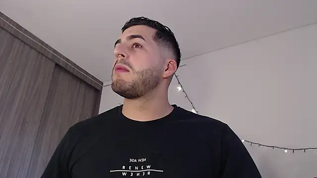 Snapshot of thomas_gun chatting on 12-28-24, 10:02 thomas gun online show from 12-28-24, 10:02