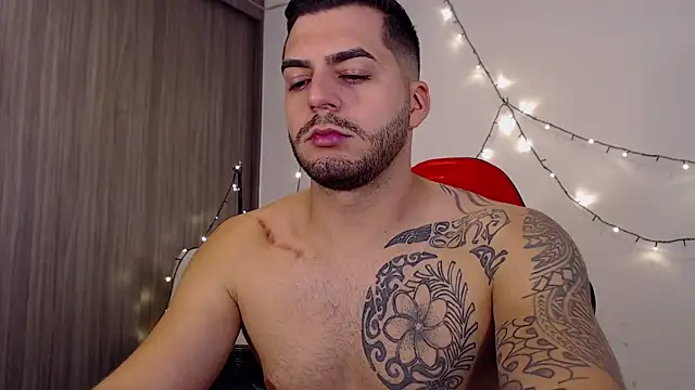 Snapshot of thomas_gun chatting on 01-20-25, 02:36 thomas gun online show from 01-20-25, 02:36