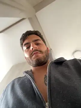 Snapshot of thomas_gun chatting on 10-26-25, 08:04 thomas gun online show from 10-26-25, 08:04