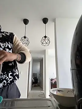 Snapshot of thomas_gun chatting on 12-04-25, 04:05 thomas gun online show from 12-04-25, 04:05